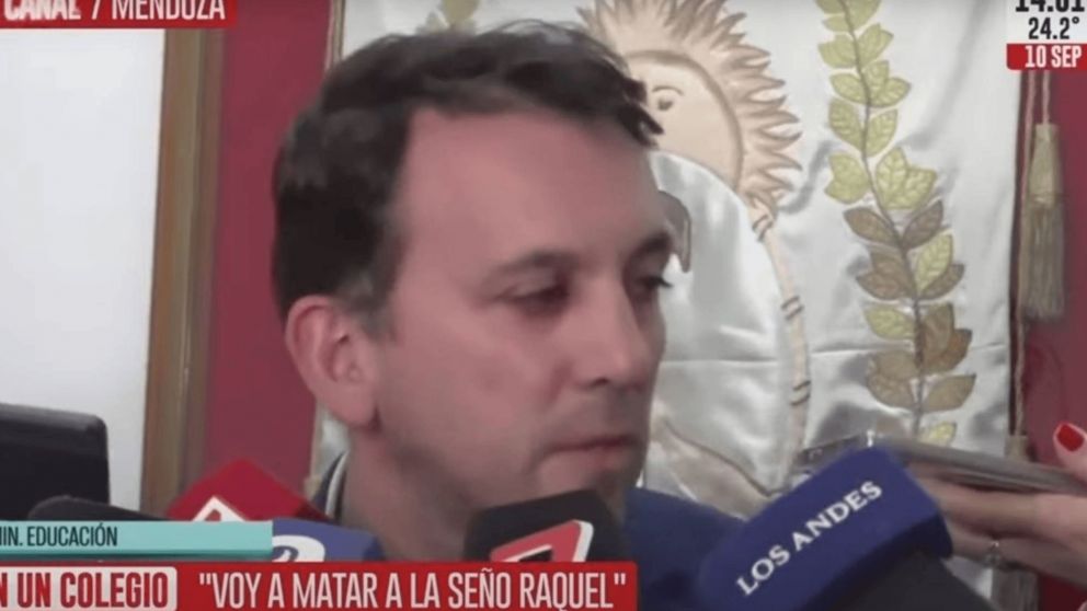 Habl� el Ministro de Eduaci�n de Mendoza por el caso de la nena de 14 a�os que llev� un arma a la escuela, dispar� y dijo: "Voy a matar a la se�o Raquel"