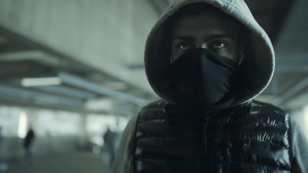 La serie de Netflix donde el elenco combina talento emergente y personajes cargados de ambición, traición y giros inesperados.