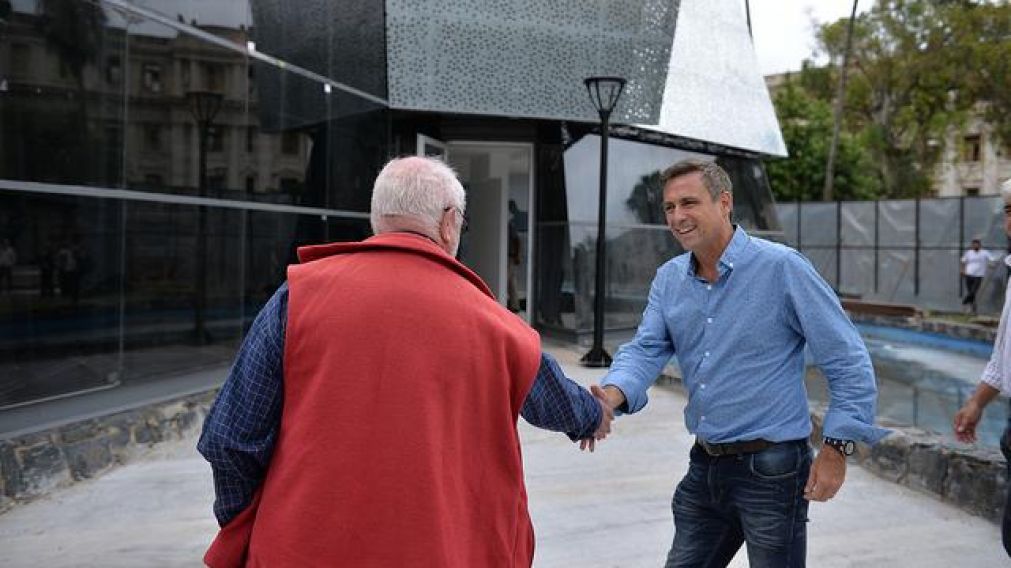 Mestre supervisó las obras en Plaza de la Intendencia. (cordoba.gob.ar)