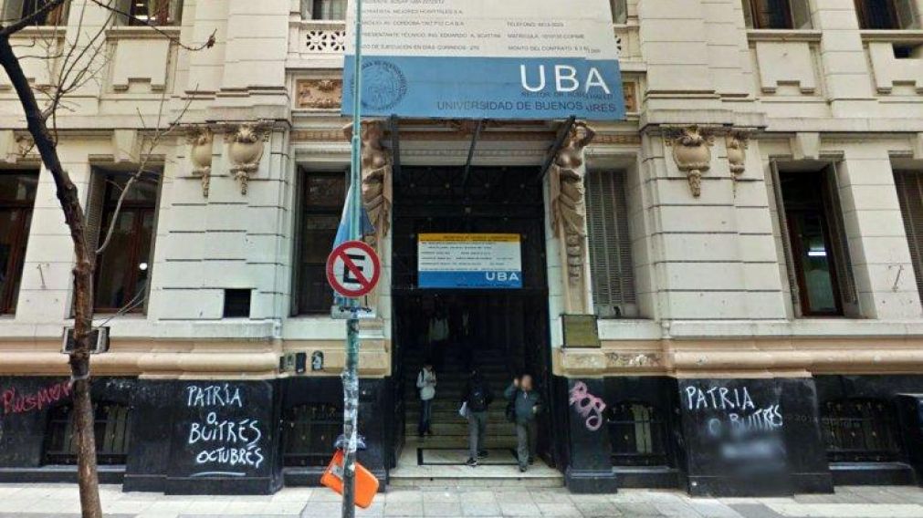 Fachada del Colegio Carlos Pellegrini. Donde concurren profesor y alumna en cuesti�n.