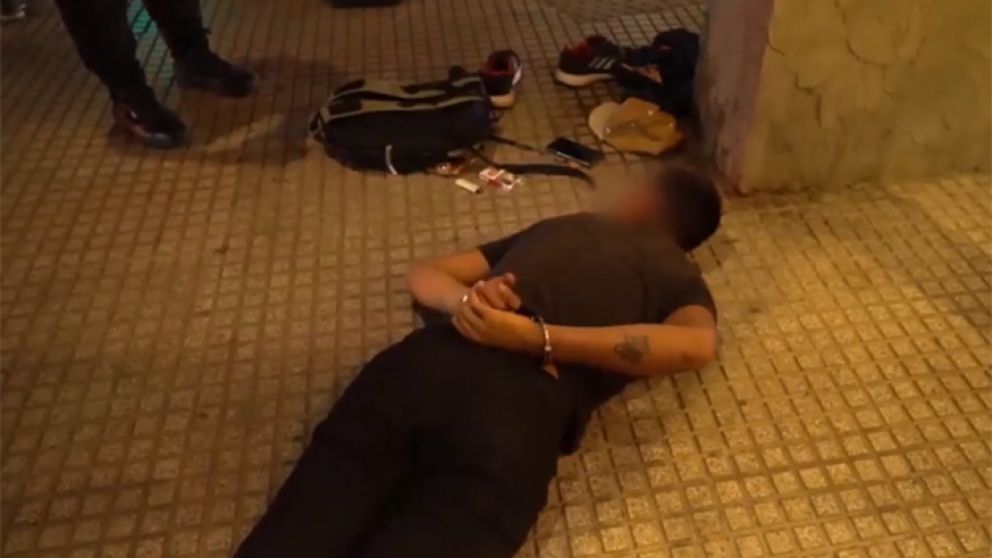 El delincuente que apuñaló al policía, detenido.