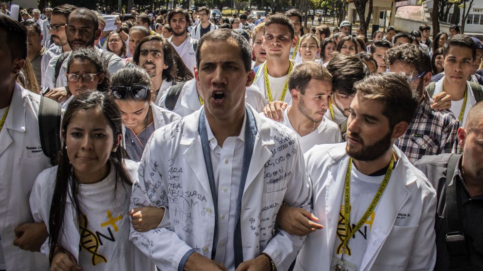 Guaidó se autoproclamó gobernante el pasado 23 de enero luego de que el Parlamento declaró a Maduro en usurpación del cargo.