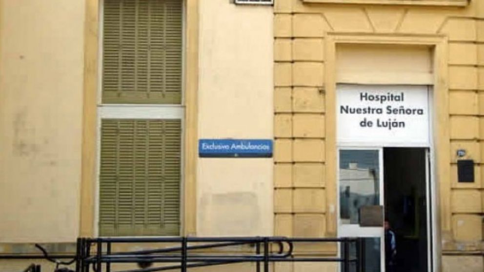 El frente del hospital de Luján.