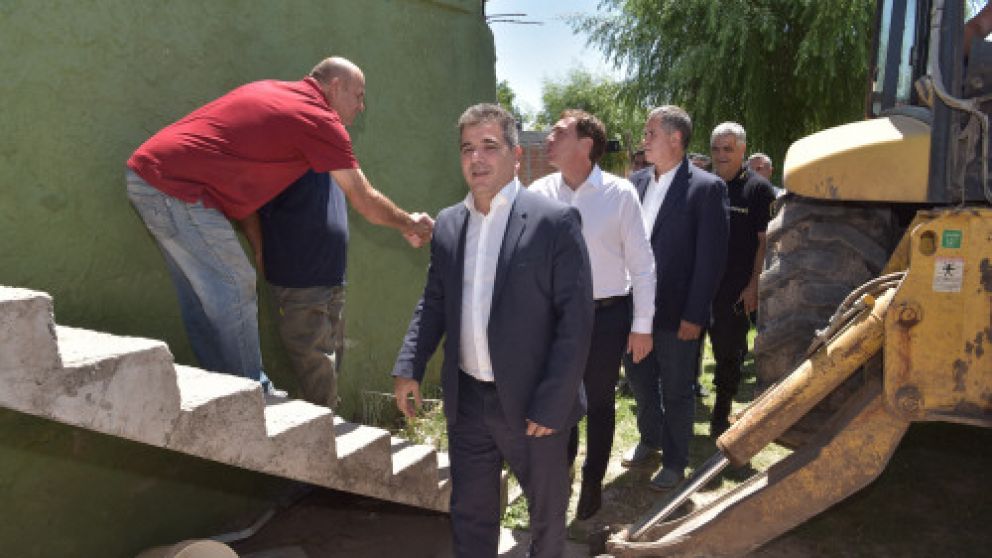 El ministro Ritondo supervisó la destrucción del lugar de venta de drogas.