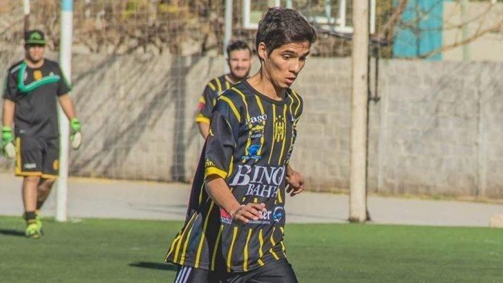 El joven futbolista falleció de "muerte súbita".