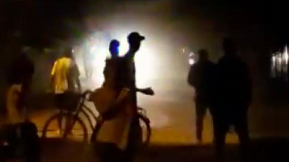 Los gases y los vecinos en el medio con los uniformados.