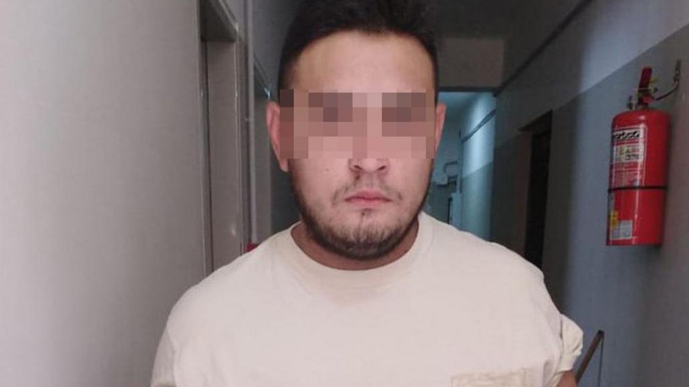 El acusado permanece detenido.