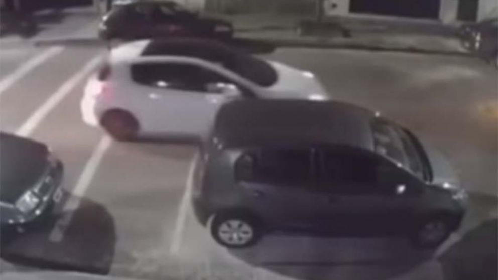 Así comenzaba el impactante robo a una familia. (Captura de video)