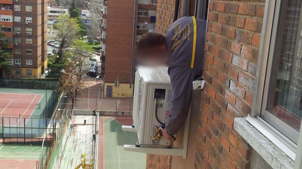 El instalador falleció al caer desde un primer piso. (Imagen ilustrativa)