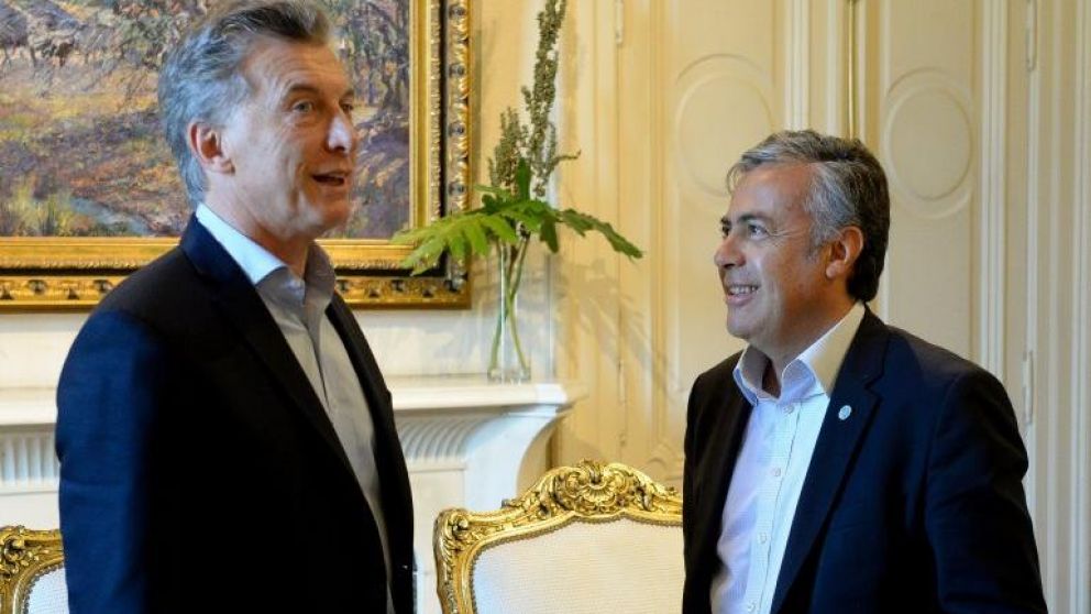 Cornejo admitió que charló con Macri sobre doblegar las elecciones.
