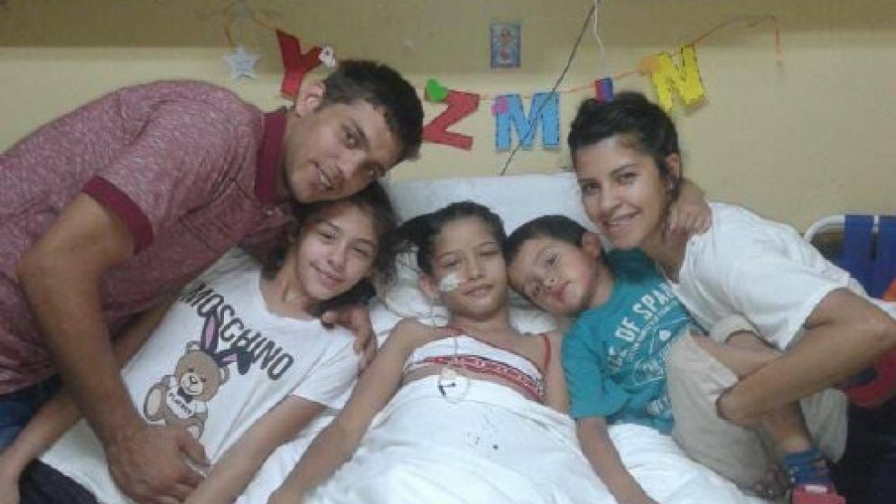 Yazmín, junto a sus padres y sus dos hermanos.