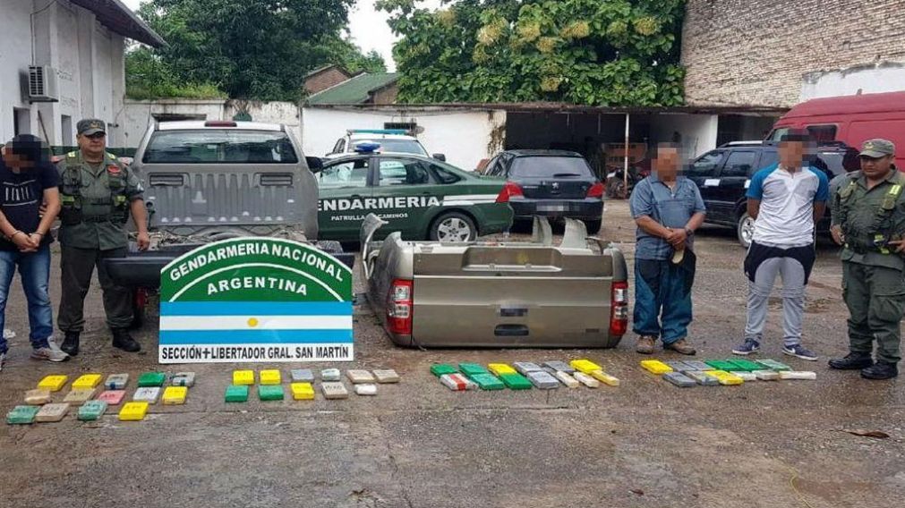 La droga estaba escondida en un doble fondo de la camioneta.