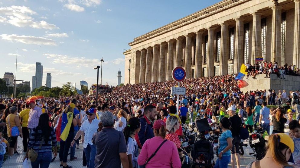 La facultad de Derecho se colmó de gente pidiendo la libertad de Venezuela.