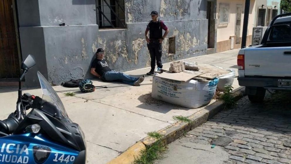 El motochorro colombiano robó un celular en Caballito el 22 de enero.