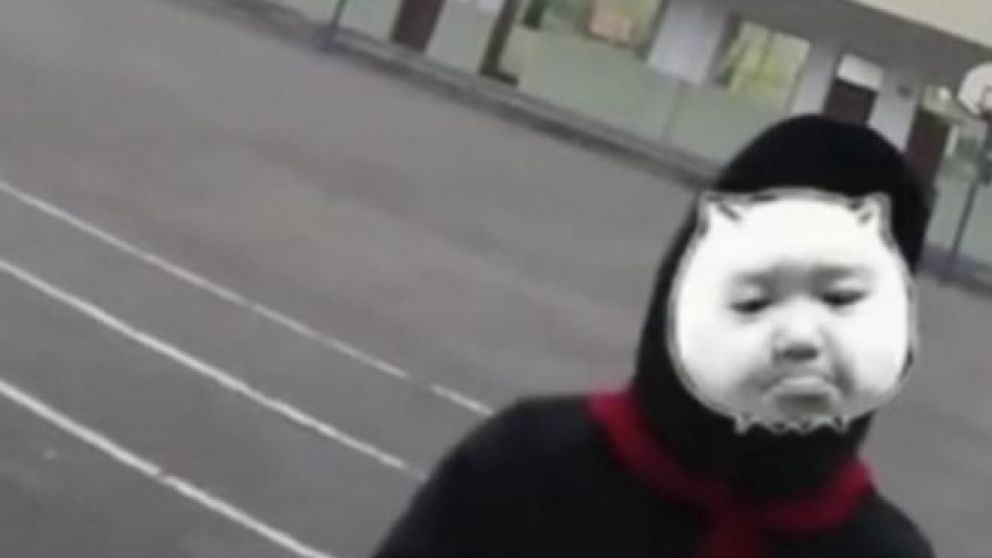 La policía compartió la historia del menor en las redes pero con su cara cubierta.