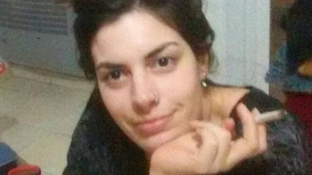 Carola tiene 30 años y hace un mes que no se sabe nada de ella.