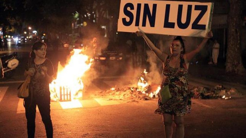 Varios barrios de Capital y el Conurbano continúan sin suministro.