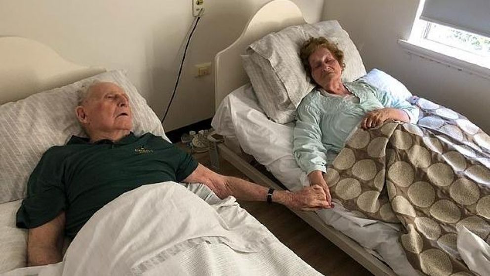 Ambos fueron encontrados sin vida con sus manos unidas. (Dailymail).