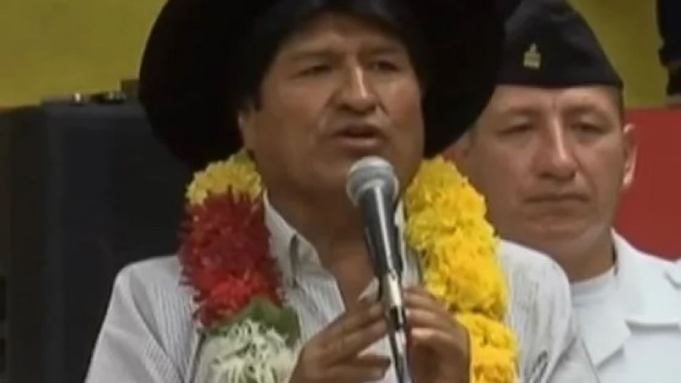 En un acto, Morales criticó al TSE.