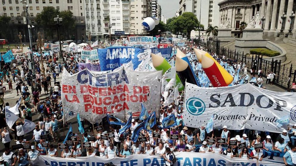Primera marcha docente del año.