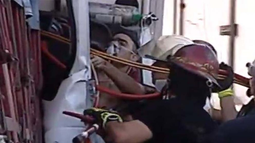 Angustiante rescate de camionero atrapado tras brutal choque