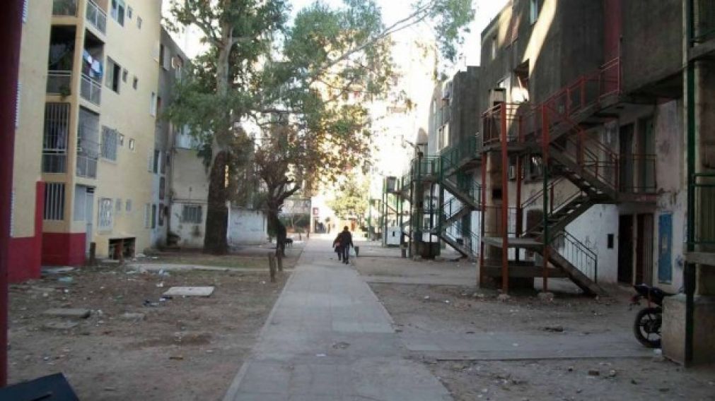 El asesinato del muchacho se produjo en los pasillos del famoso complejo habitacional.
