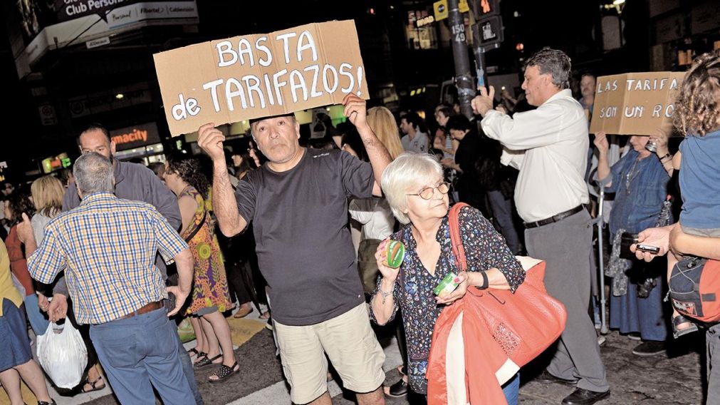 Multitudinaria protesta en pleno corazón de Caballito (Nahuel Ventura/Crónica).