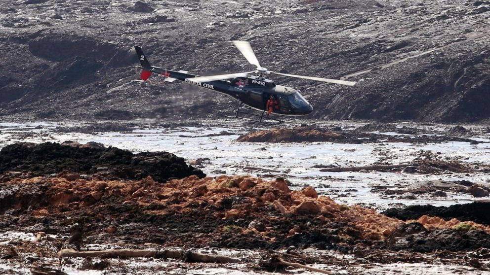 Así trabajan los rescatistas tras la tragedia.