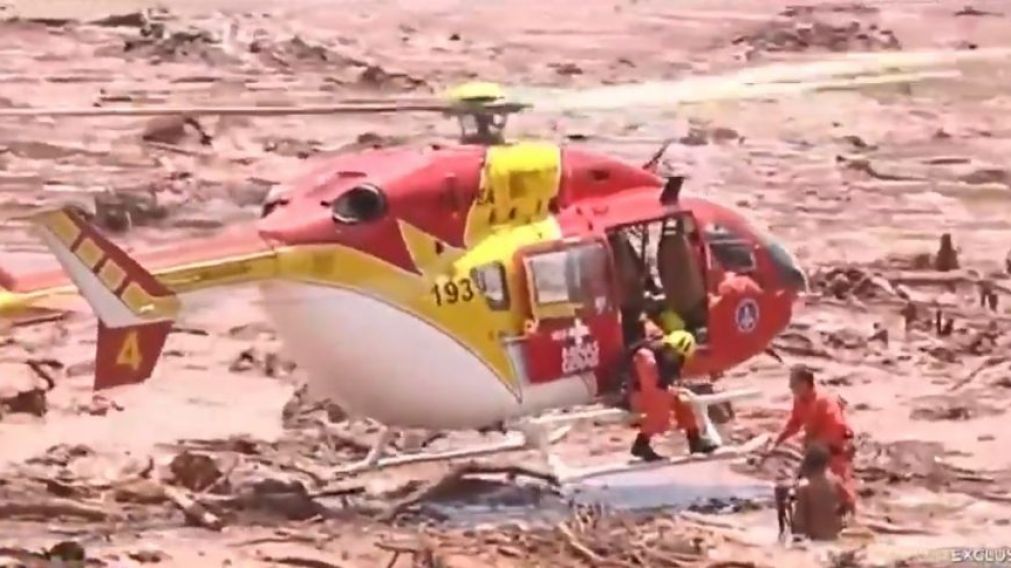 Reventó represa en Brasil: río de lodo arrasó con un pueblo y hay 9 muertos