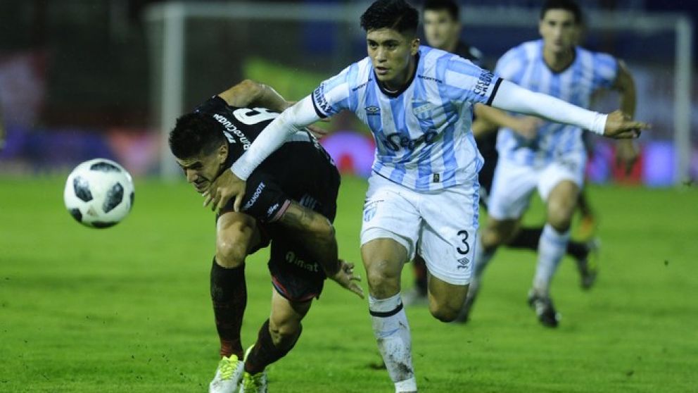 El defensor jugó la temporada pasada en Atlético Tucumán.