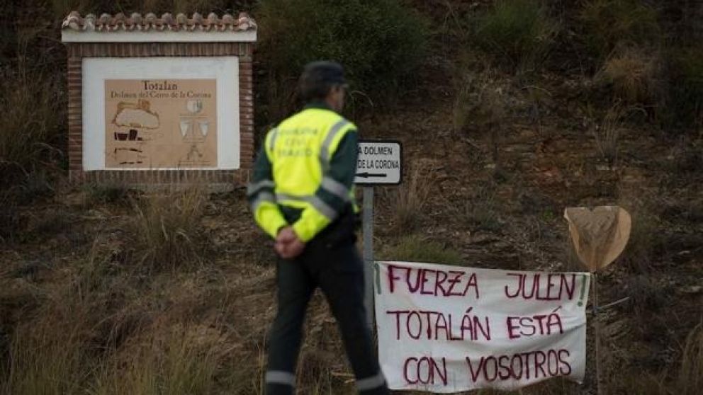 La Guardia Civil sigue firme en el operativo de rescate del chiquito.