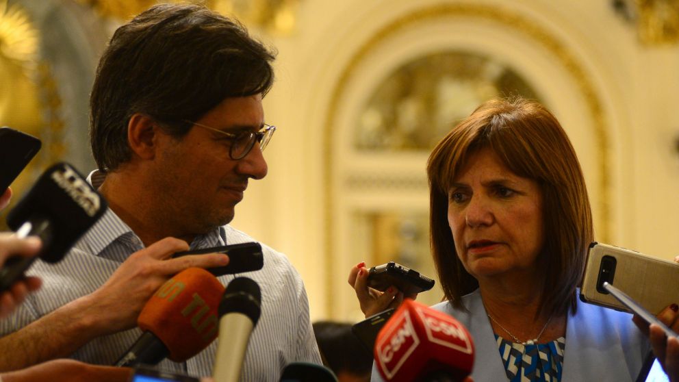 Los ministros paladines, el lunes en la Rosada para el anuncio (Claudio Espeche-Diario Crónica).