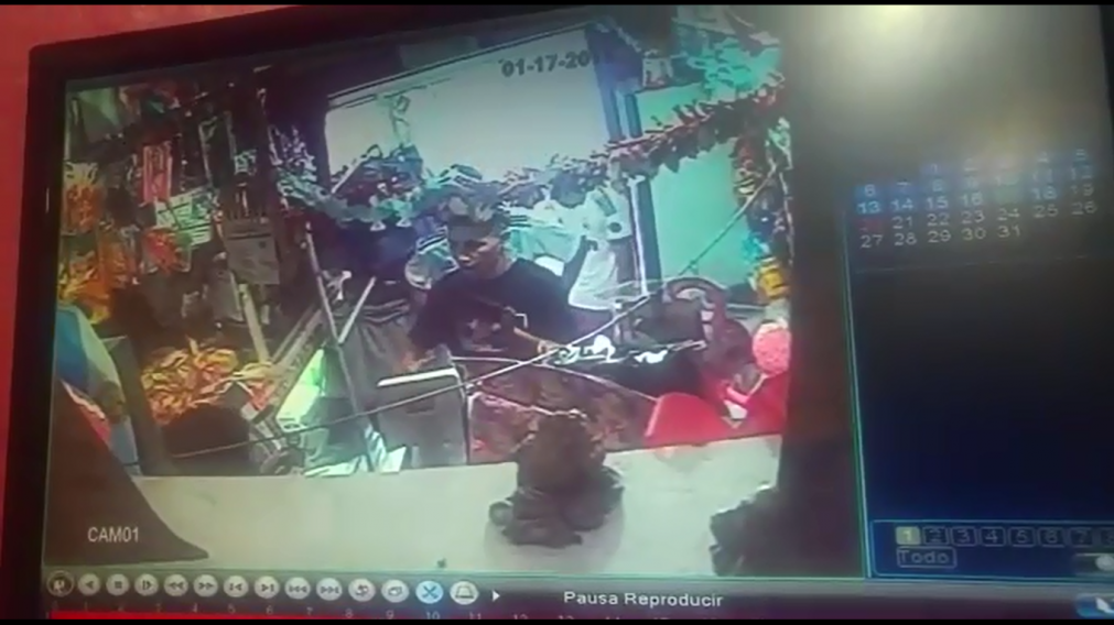 Así asaltaron un comercio en San Martín. (Captura de video)