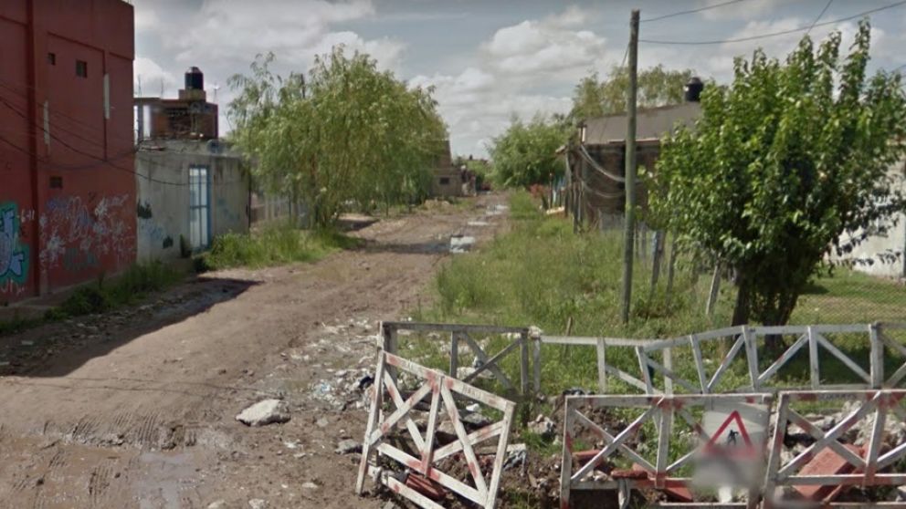 Este es uno de los ingresos al trístemente célebre Barrio Obrero, en el sur del Gran Buenos Aires.