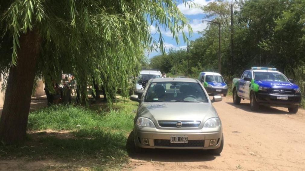 Encontró a su mamá asesinada en el piso de la cocina
