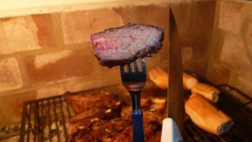 Se atoró con un pedazo de carne.