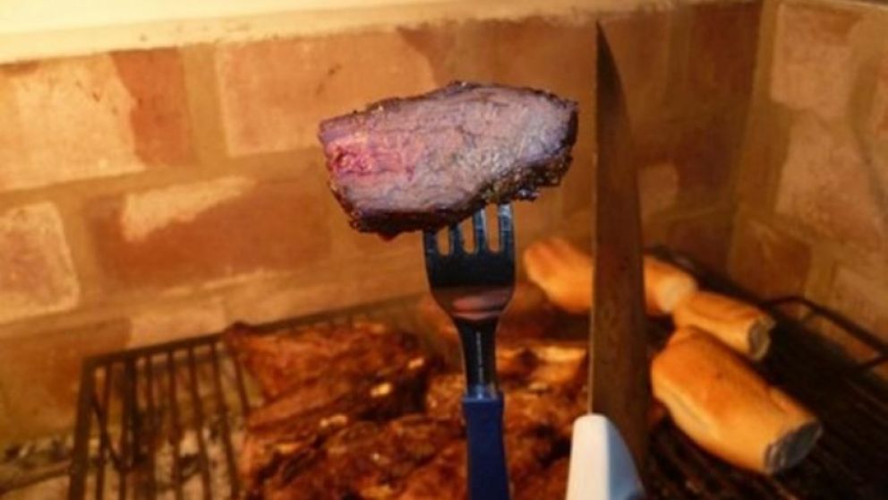 Se atoró con un pedazo de carne.
