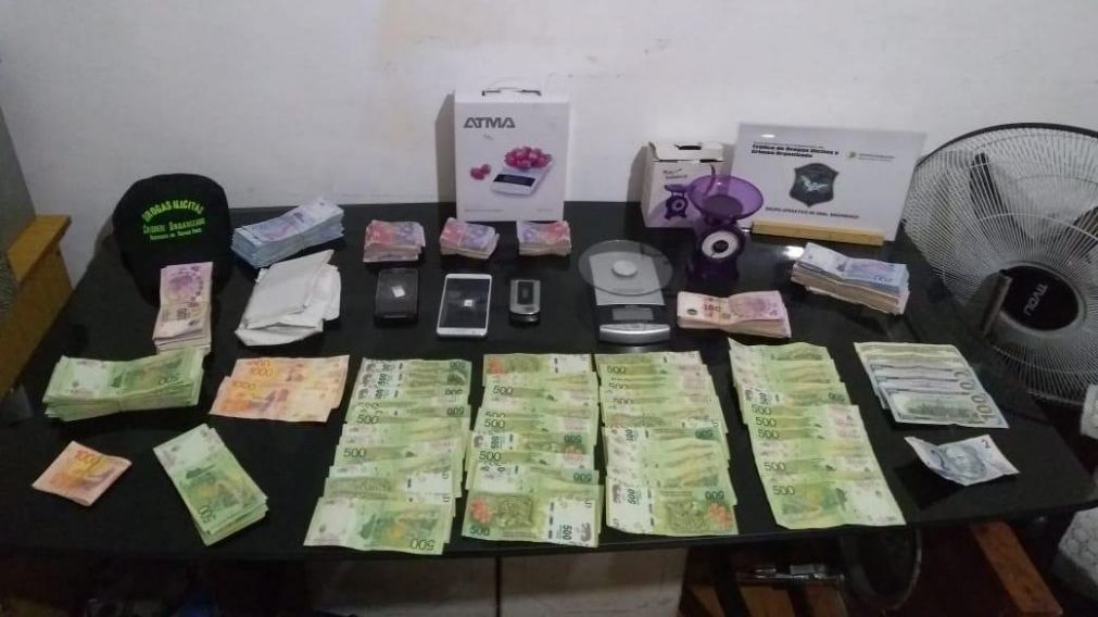 Gran cantidad de dinero y drogas le fue secuestrada a la banda.