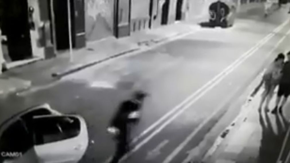 Así le dispararon.