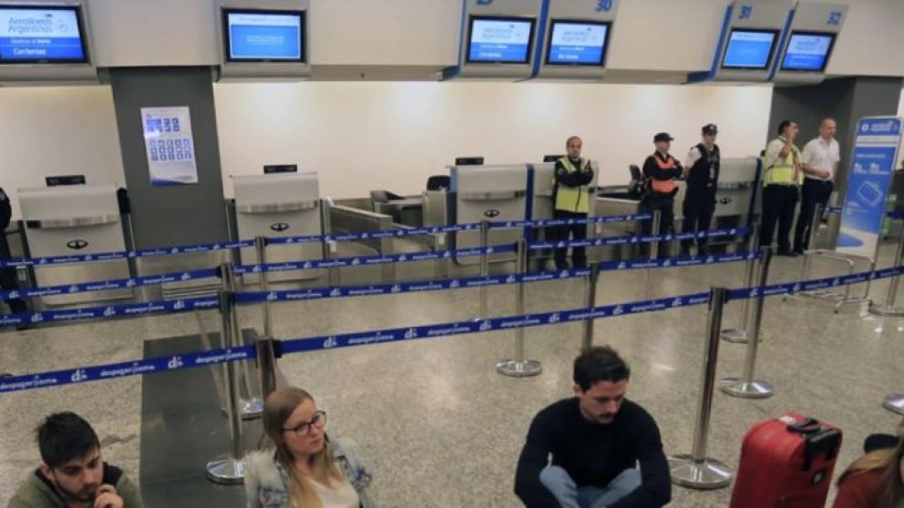 Los pasajeros sufren las consecuencias (@BrendaBrecher).