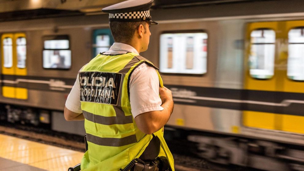 Metrodelegados se manifestaron contra la medida.