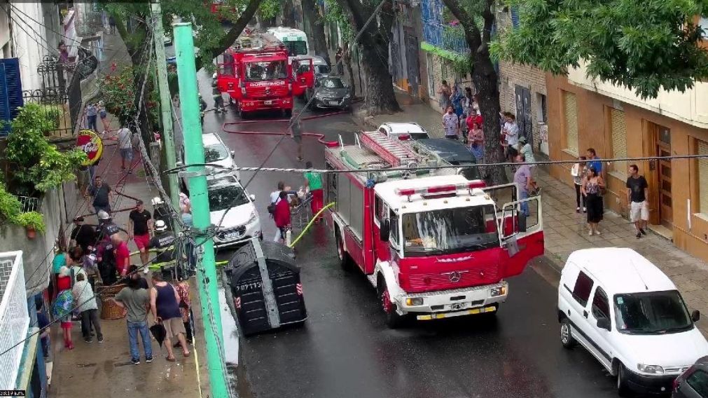 Bomberos trabajaron en el lugar (@EmergenciasBA).