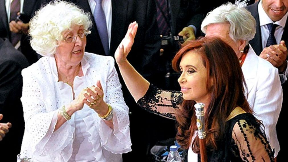 Ofelia siempre cerca de su hija Cristina.