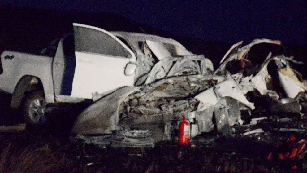 Así quedaron los vehículos tras el choque fatal (Austral Noticias).