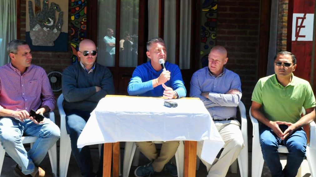 El Gobernador de Chubut pidió "abrazar" a la ciudad más afectada por el brote (@arcionimariano).