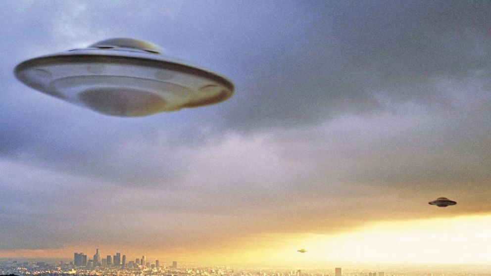 La probabilidad de que seres extraterrestres viajen a grandes distancias en años luz.