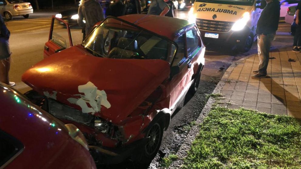 Así quedó el auto. (Twitter)