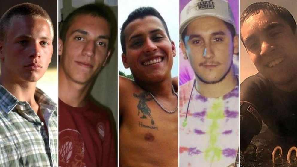 El grupo de los acusados de cometer la violación.