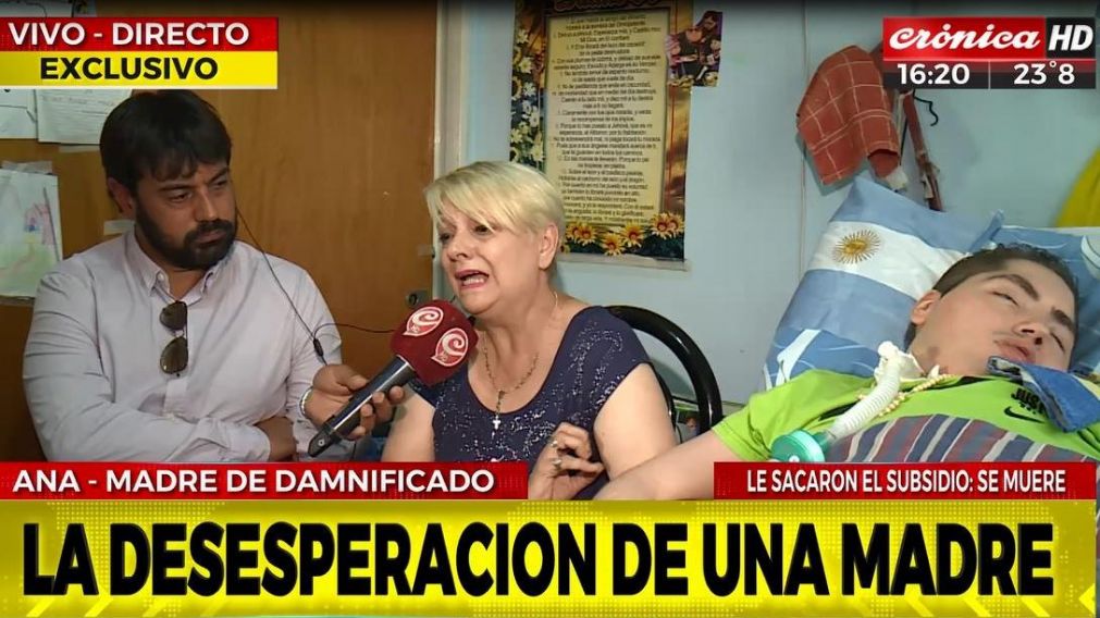 Ana junto a su hijo Alfredo durante la entrevista con Crónica HD.