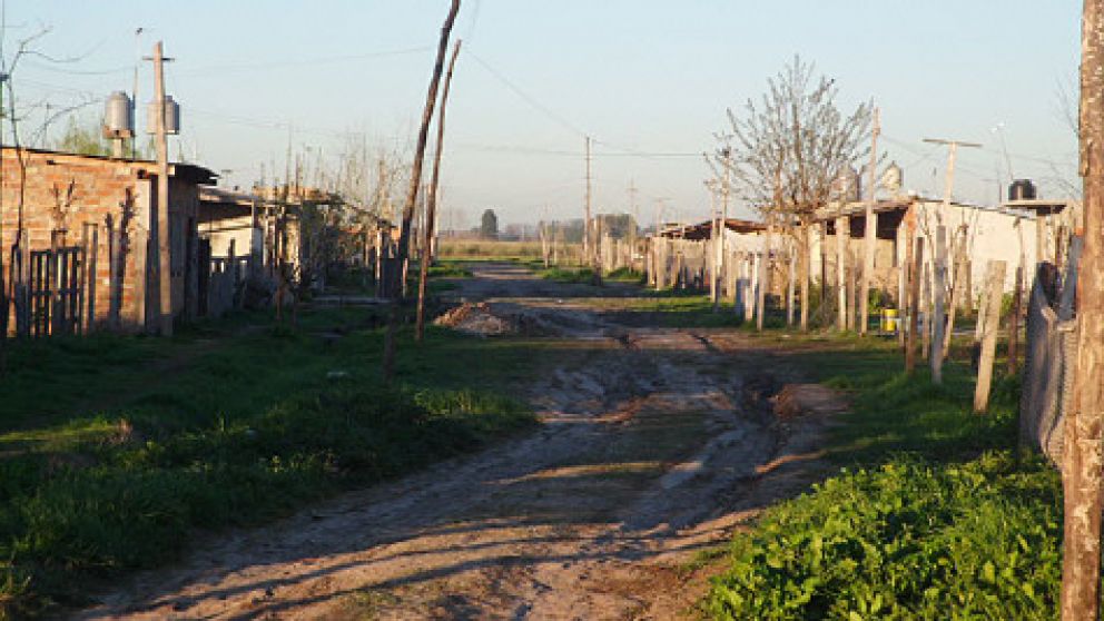 El hecho se produjo en uno de los terrenos de este humilde vecindario.